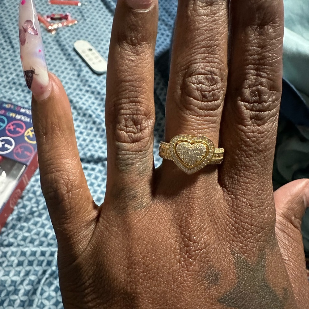 Size 6 Gold Ring - Picture 3 of 4